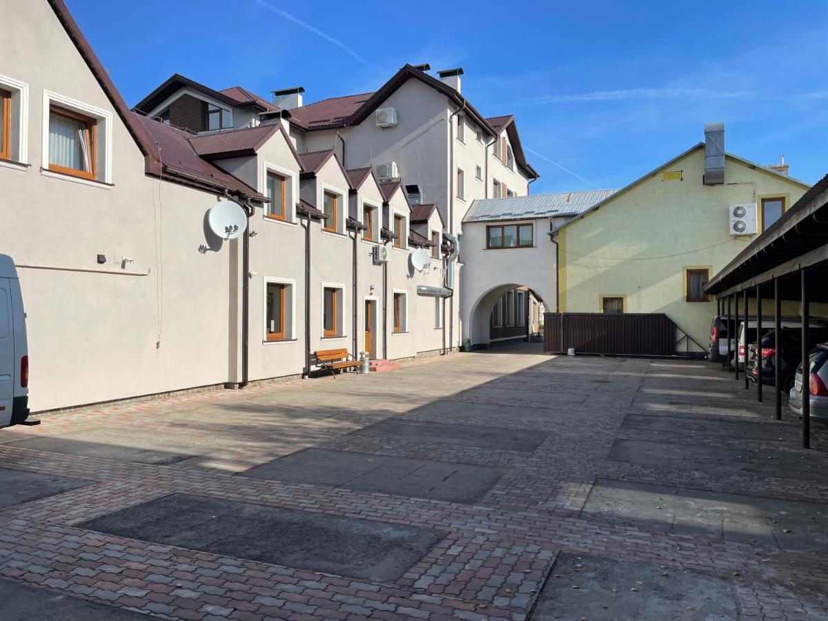 Hotel Korona Mostyska Luaran gambar