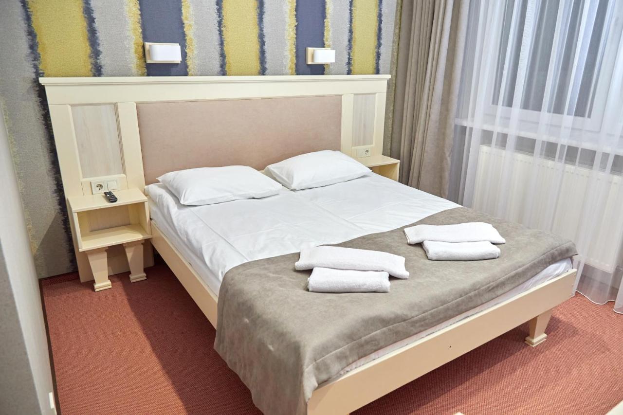 Hotel Korona Mostyska Luaran gambar