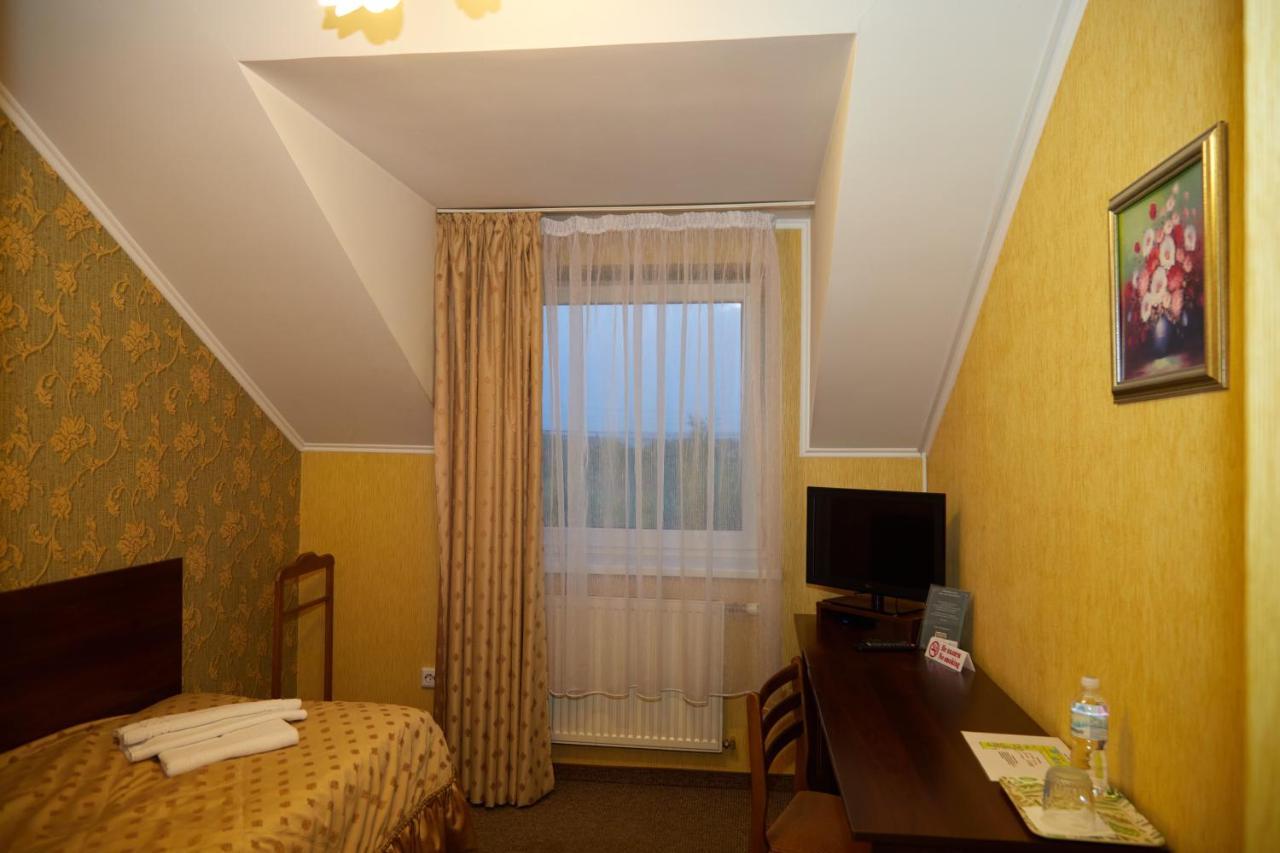 Hotel Korona Mostyska Luaran gambar
