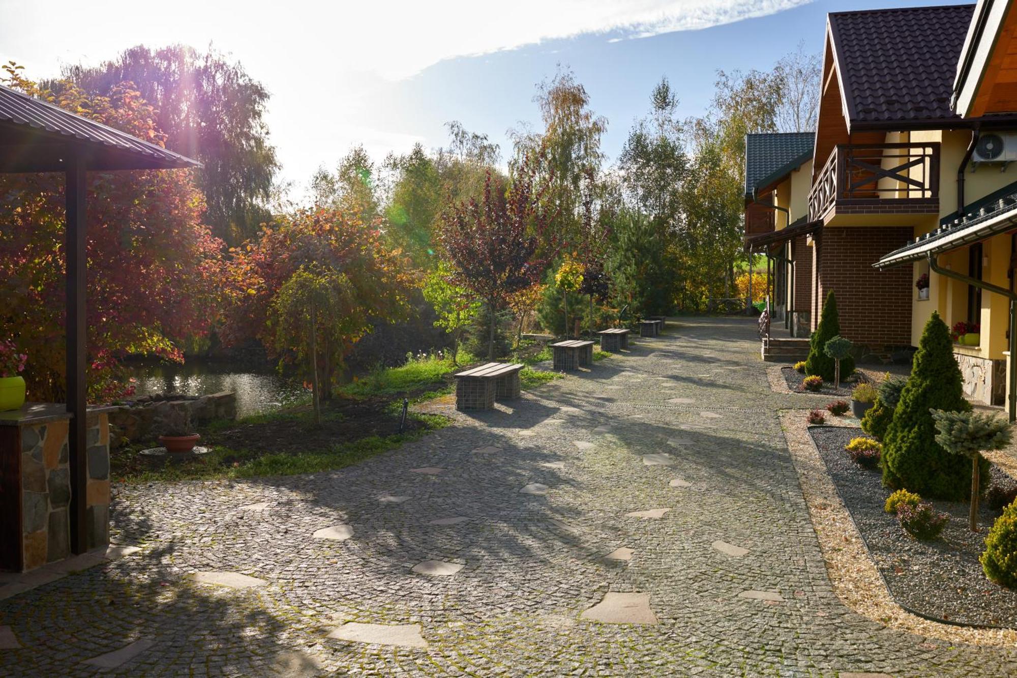 Hotel Korona Mostyska Luaran gambar